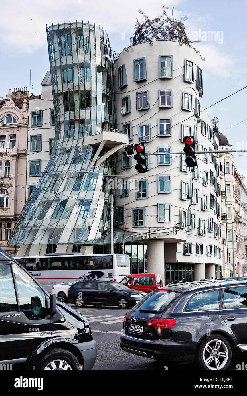 Praga, la Casa Danzante (Ginger e Fred), architetti Vlado Milunic, Frank O. Gehry Foto Stock