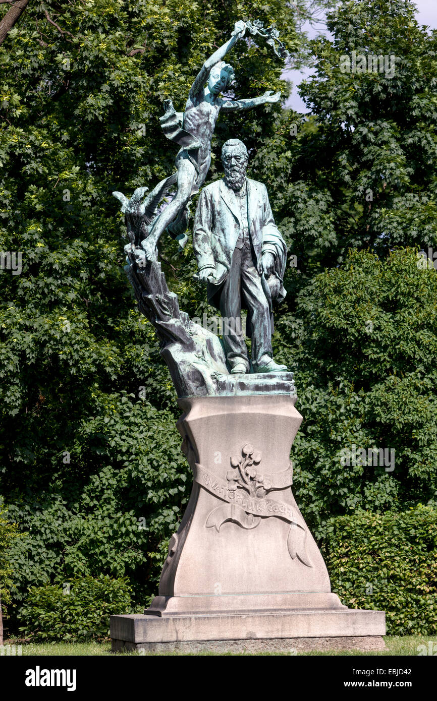 La statua di Svatopluk Cech nel parco, Vinohrady di Praga Repubblica Ceca Foto Stock
