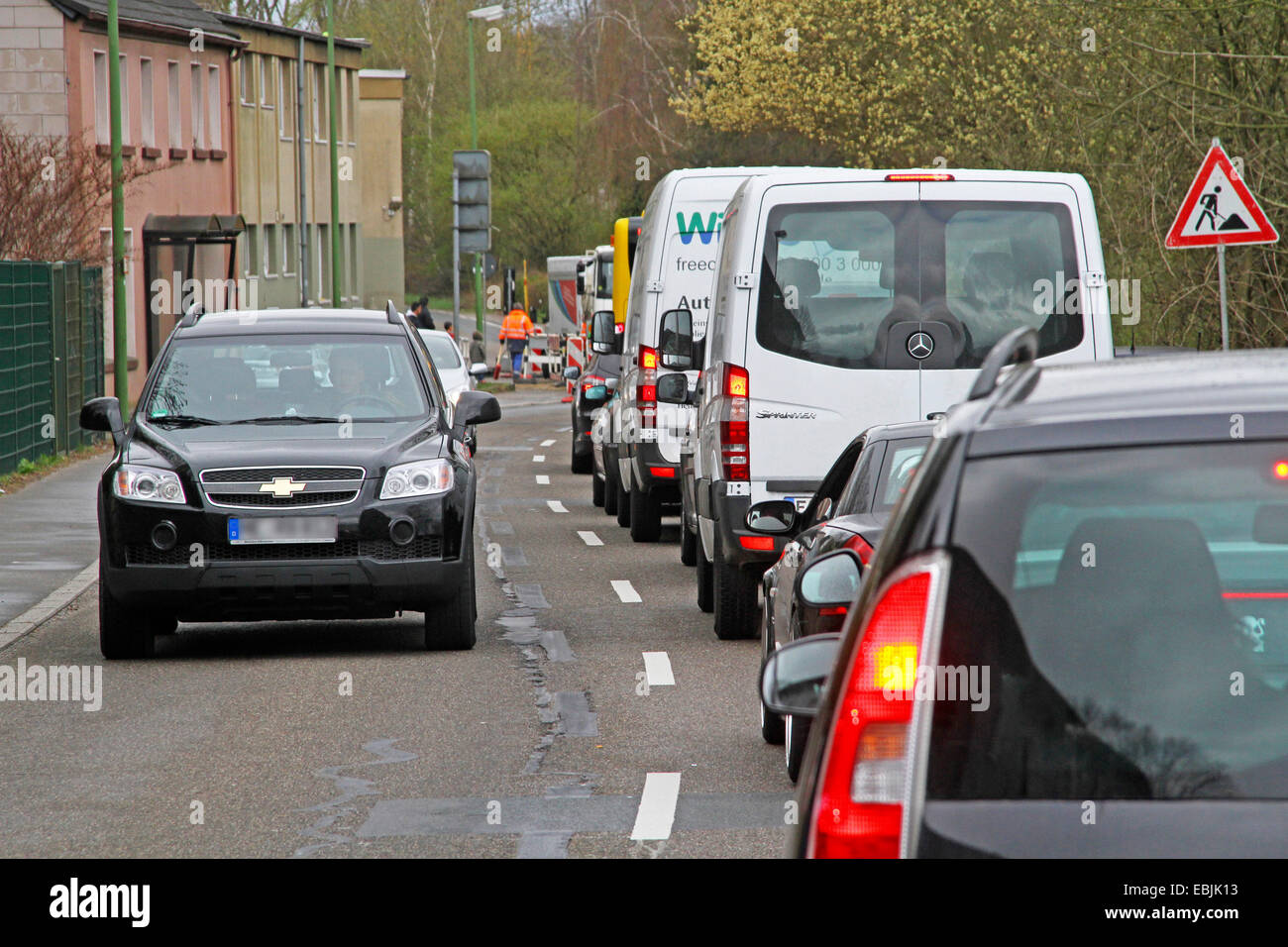 Inceppamento di traffico durante i lavori stradali a attraverso la strada, Germania, NRW, la zona della Ruhr, Essen Foto Stock