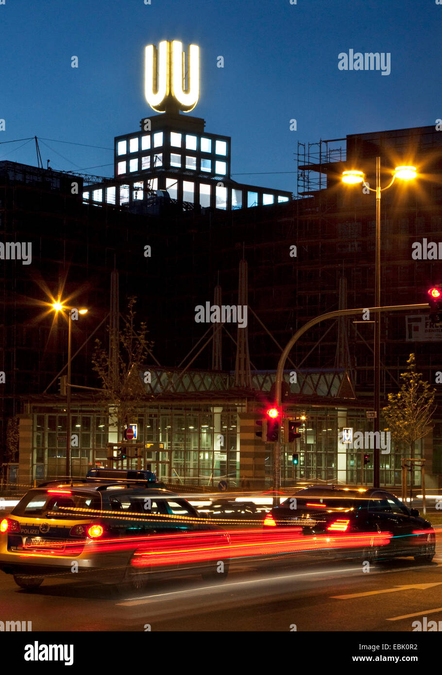 Città di Dortmund con il logo di Dortmunder Union Brauerei, Dortmunder birrificio Union, sul tetto del Centro europeo per l'economia creativa, in Germania, in Renania settentrionale-Vestfalia, la zona della Ruhr, Dortmund Foto Stock