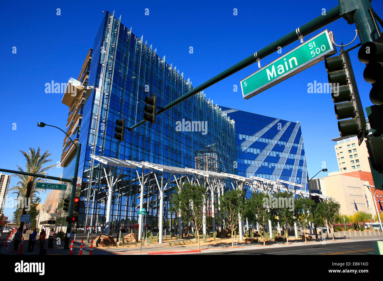 Energia fotovoltaica impianto di fronte all'ufficio municipale, STATI UNITI D'AMERICA, Nevada, Las Vegas Foto Stock