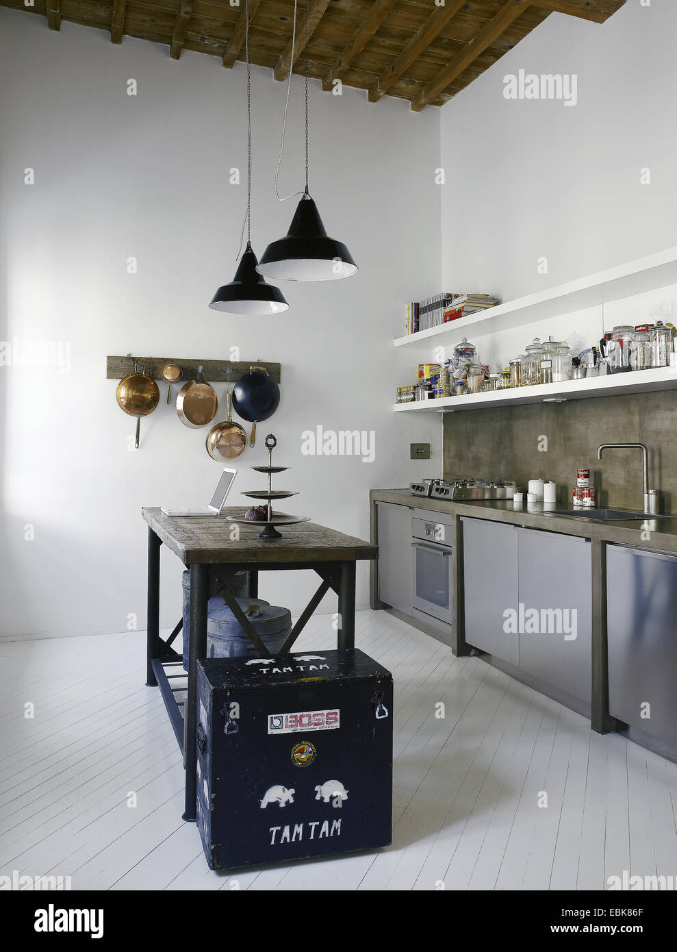 Bellissima cucina contemporanea in un appartamento Foto Stock