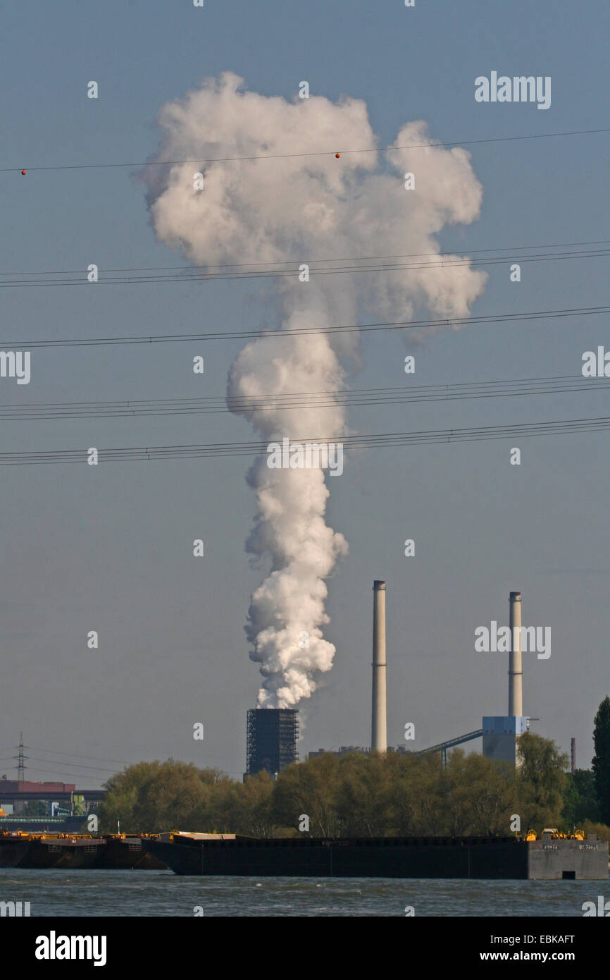 L'industria sulla banca del fiume Reno, in Germania, in Renania settentrionale-Vestfalia, la zona della Ruhr, Duisburg Foto Stock