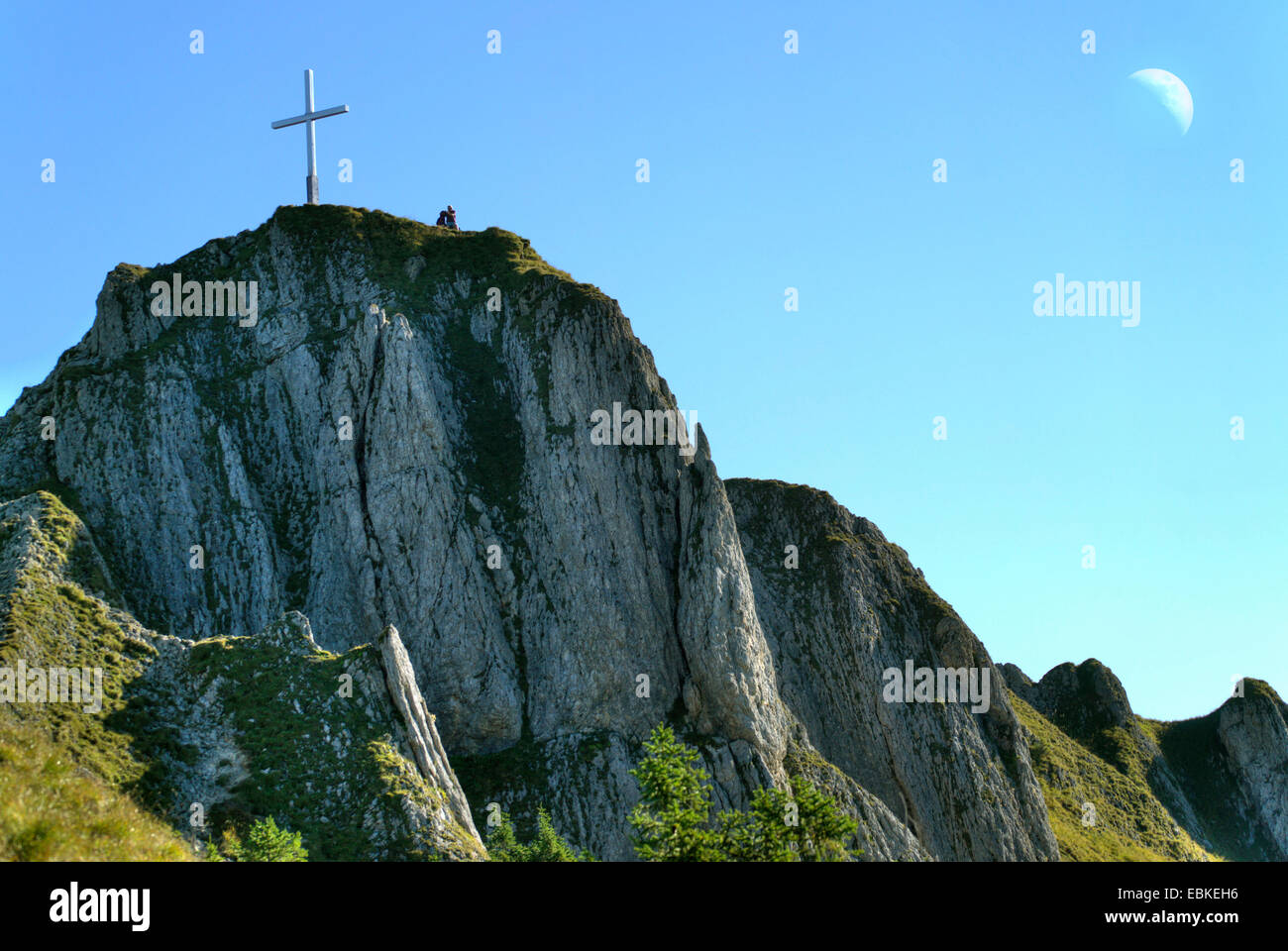 Croce sul vertice Tegelberg, in Germania, in Baviera, Oberbayern, Alta Baviera, Ostalgaeu Foto Stock