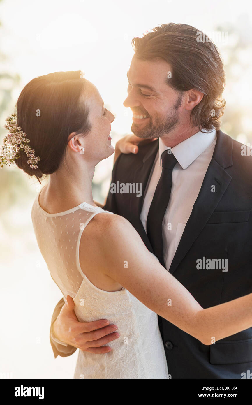 Sposa e lo sposo dancing Foto Stock