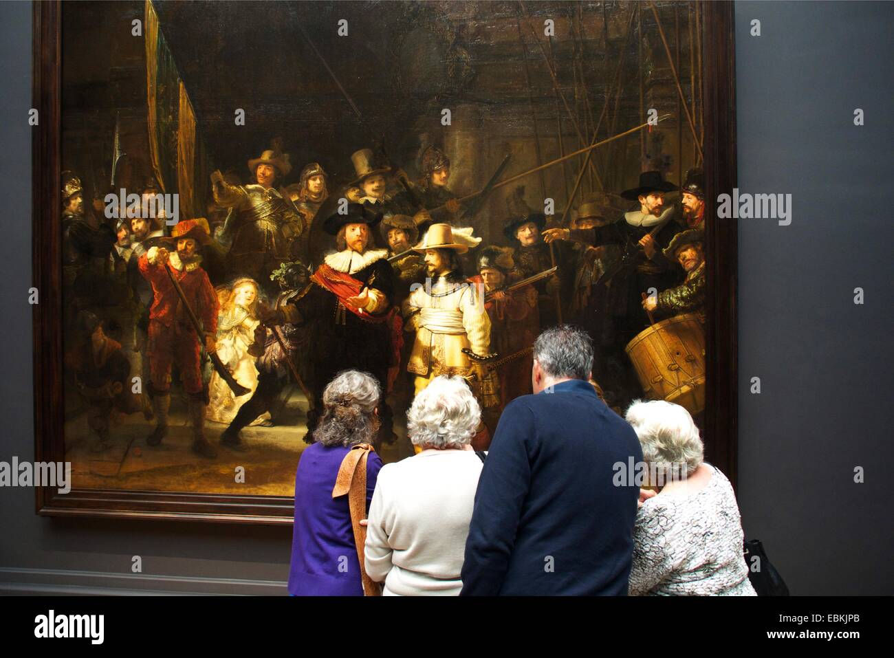 I visitatori potranno ammirare Rembrandt's Night Watch al Rijksmuseum di Amsterdam durante un tour della galleria, Paesi Bassi, Europa Foto Stock