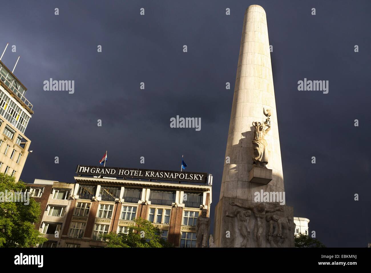 Piazza Dam e il NH Grand Hotel Krasnapolsky, Amsterdam, Paesi Bassi Foto Stock