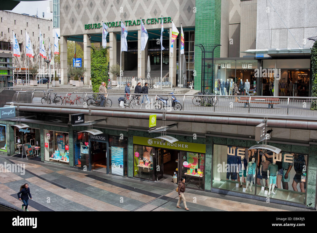 Beurstraverse shopping centre e il Beurs World Trade Center di Rotterdam, Olanda, Paesi Bassi. Foto Stock