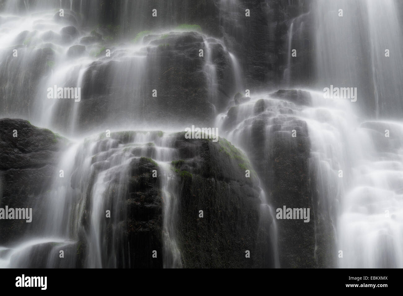 Stati Uniti d'America, Oregon, Fairy Falls, Close-up di cascate rocciose Foto Stock