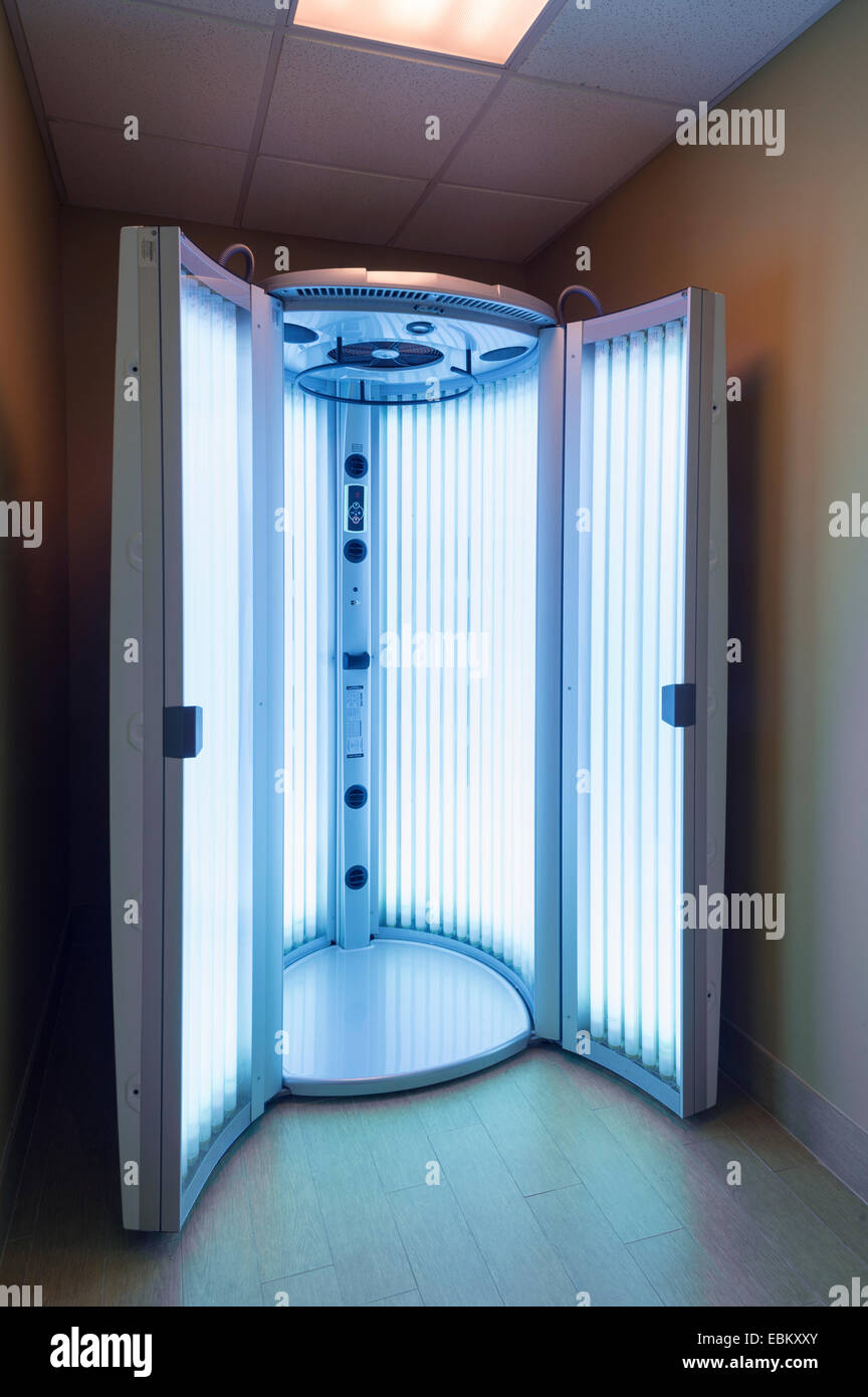 Cabina abbronzante - solarium Foto stock - Alamy