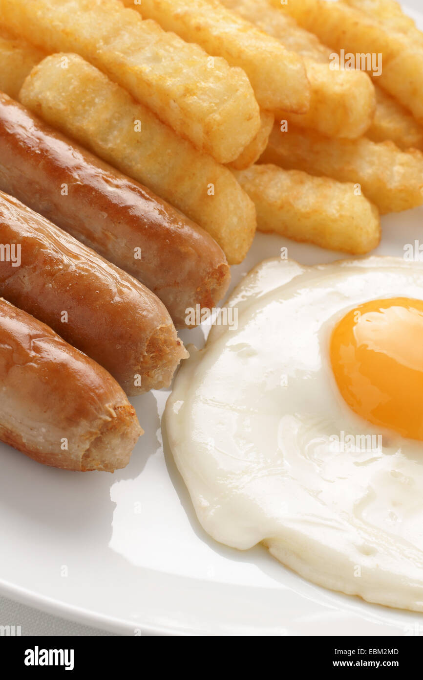 Salsiccia uova fritte e i chip di un popolare cafe la voce di menu Foto Stock