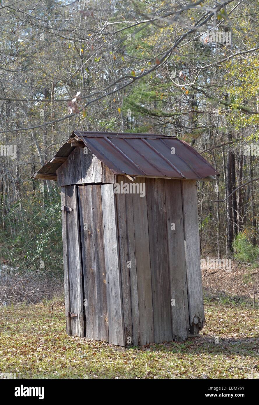Vecchia dipendenza in legno nelle zone rurali di Alabama, Stati Uniti d'America. Foto Stock
