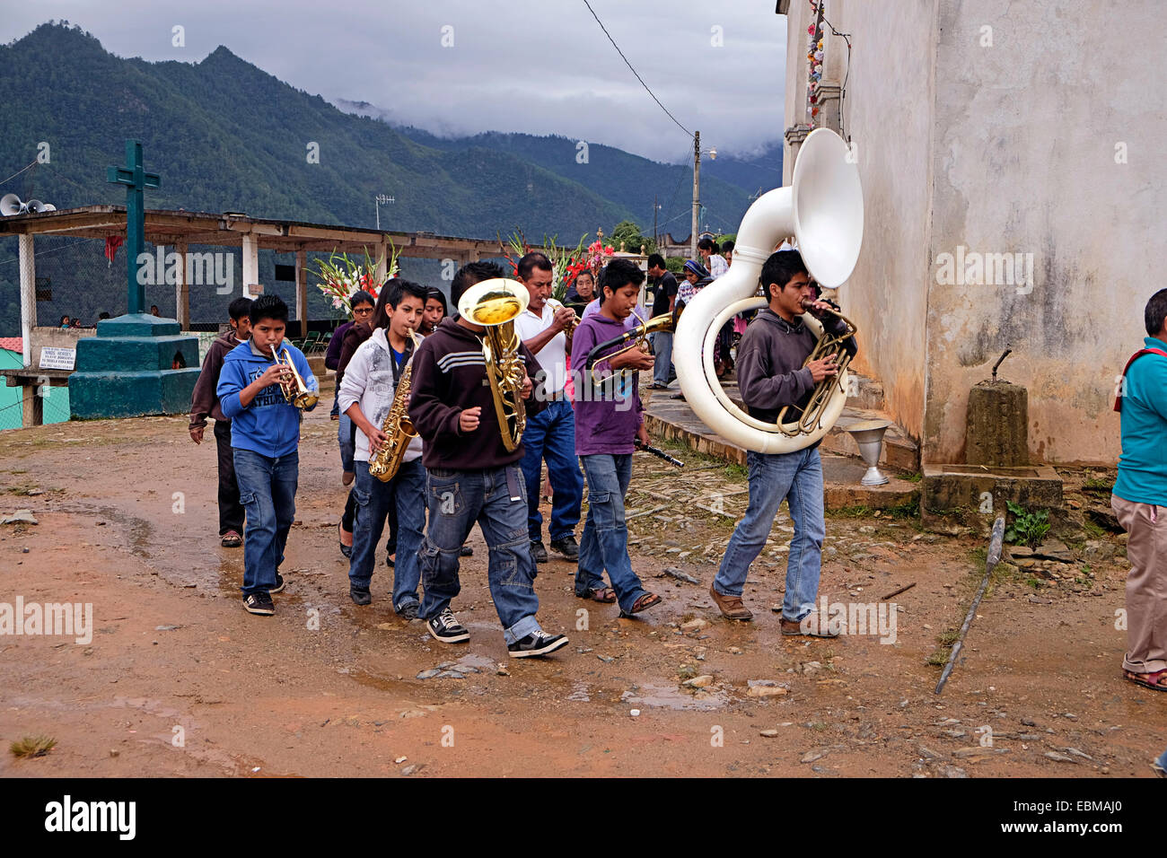 Processione religiosa nel villaggio di Yagavila, Oaxaca Messico Foto Stock