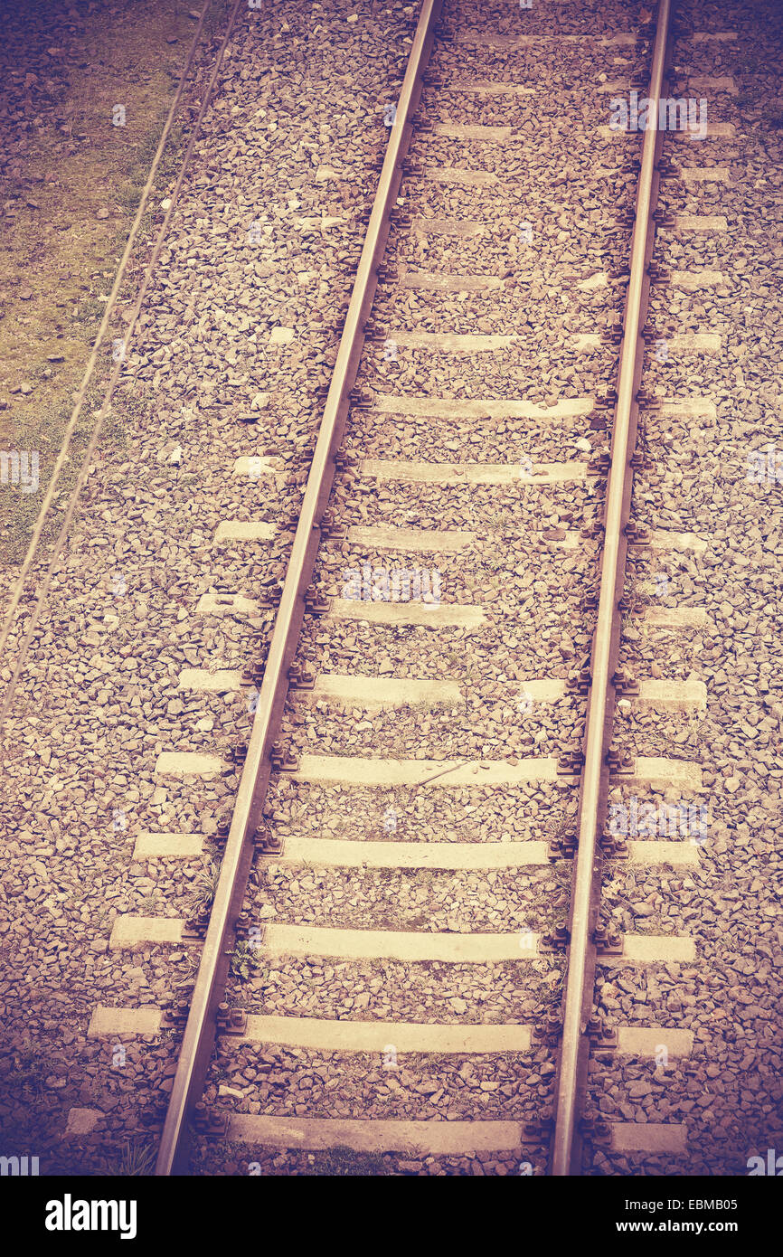 Vintage retrò immagine filtrata di binari ferroviari. Foto Stock