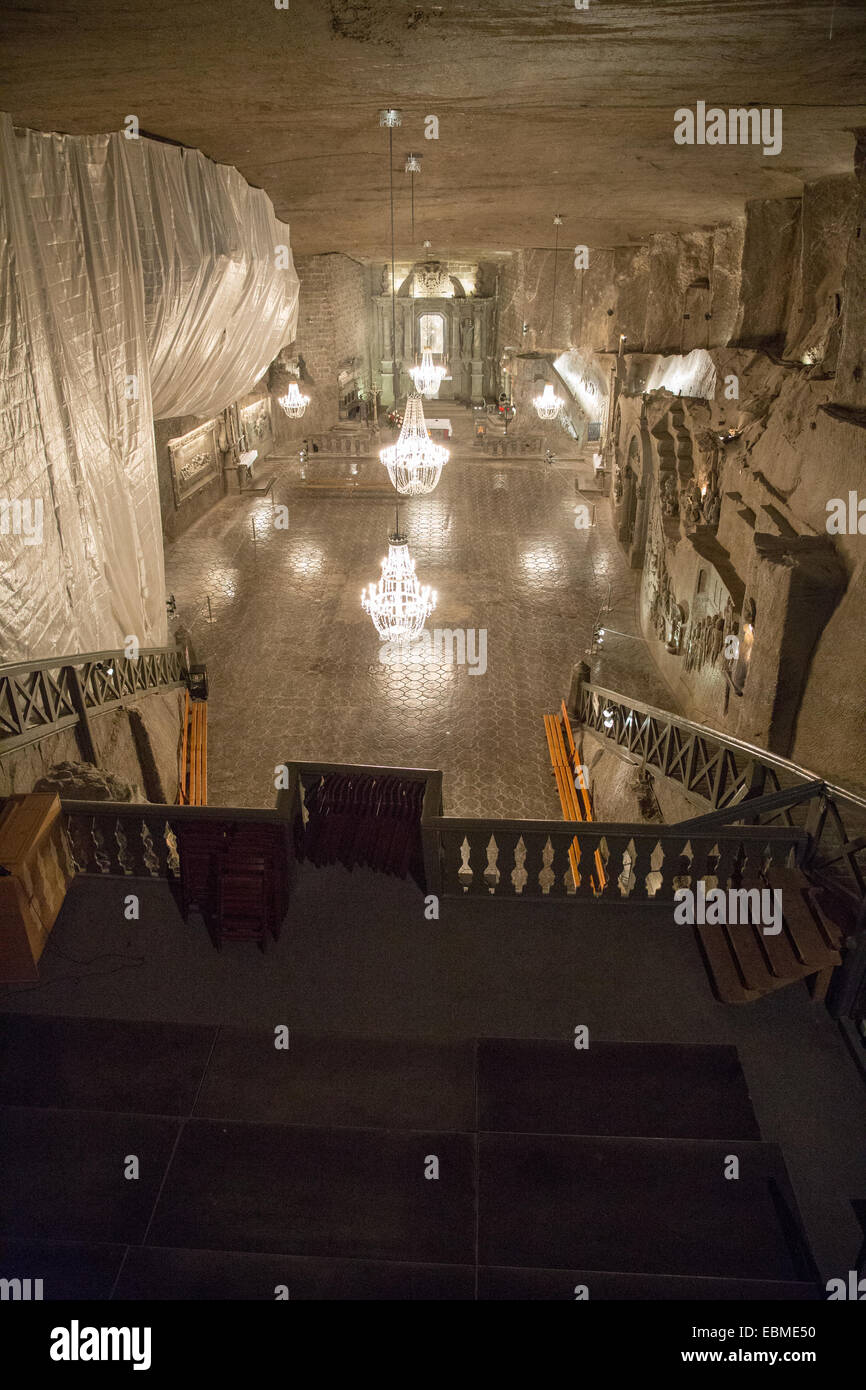Intagliato sale sotterranee grotte, il lavoro di una vita di Antoni Wyrodek, le Miniere di Sale di Wieliczka Cracovia in Polonia. Foto Stock