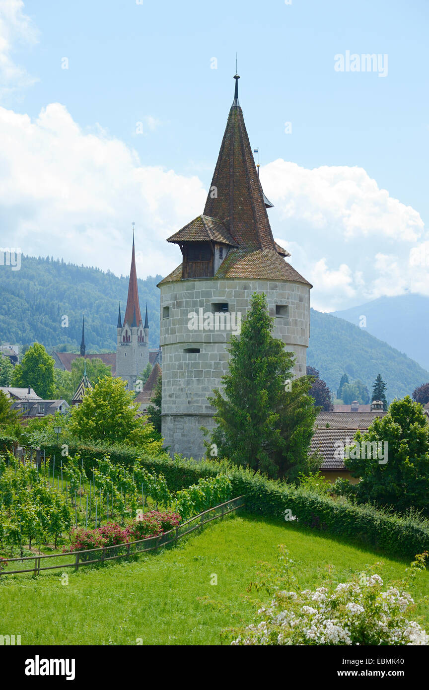 Torre di polvere e con la Chiesa di San Michele a retro, Zugo, cantone di Zug, Svizzera Foto Stock