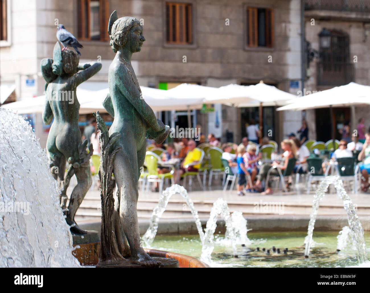 Riu Turia fontana, Plaza de la Virgen di Valencia, Spagna Foto Stock