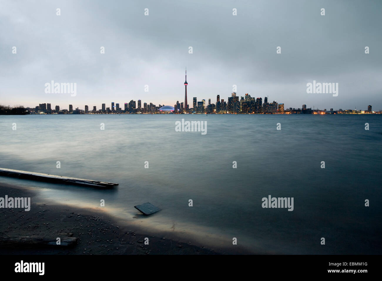 Skyline con la CN Tower e Skydome, Toronto, Provincia di Ontario, Canada Foto Stock