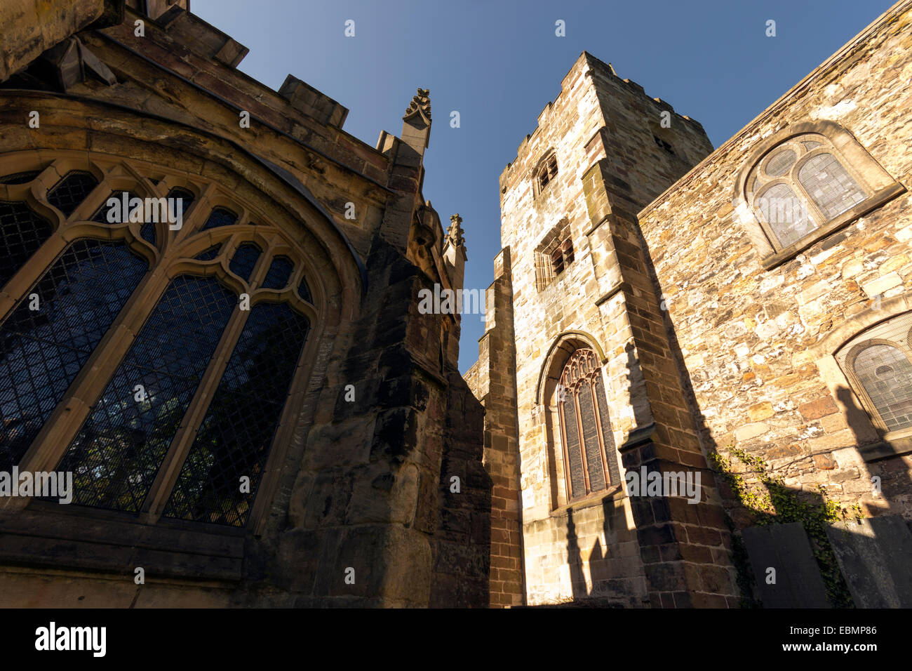 St Winefride's Chapel e ben, Holywell, Flintshire , Galles del Nord, Regno Unito Foto Stock