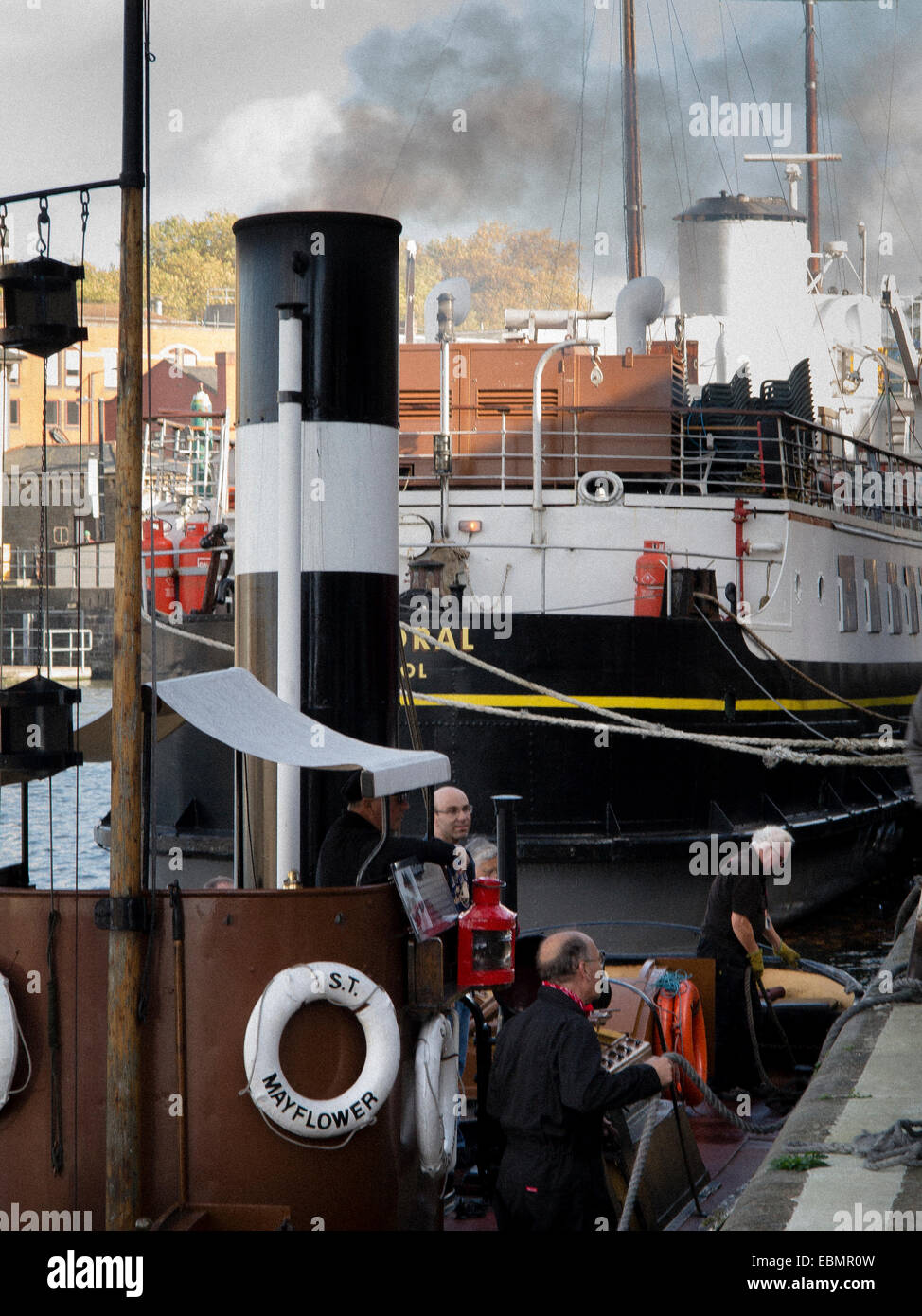 Bristol, Inghilterra: Novembre 1st, 2014: fuori e una parte importante dell'MShed waterfront museum di queste navi a vapore sono ormeggiati Foto Stock