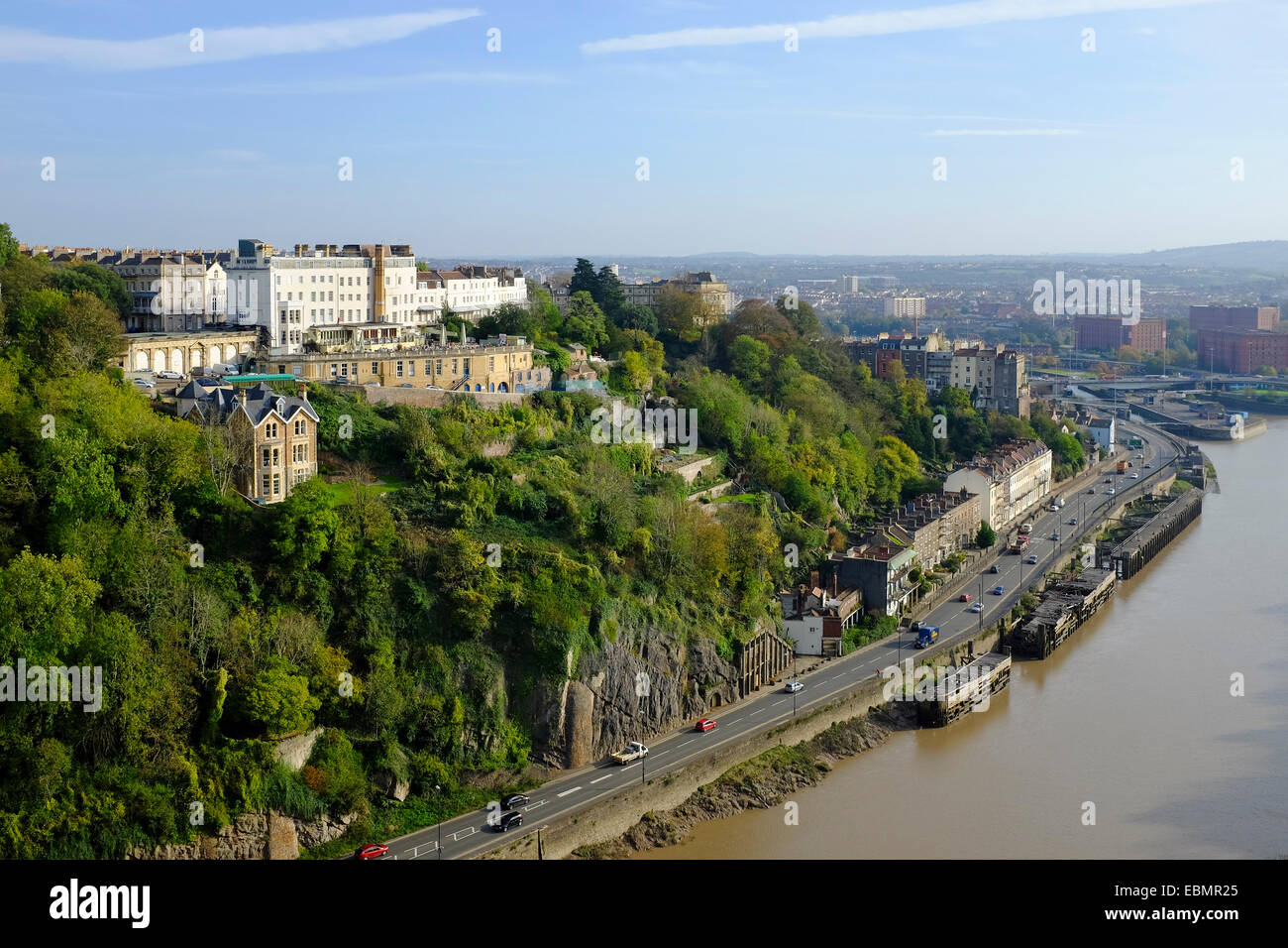 Bristol, Inghilterra - Ottobre 31st, 2014: vista dalla strada pedonale di Clifton Suspension Bridge over Avon Gorge, Bristol Foto Stock