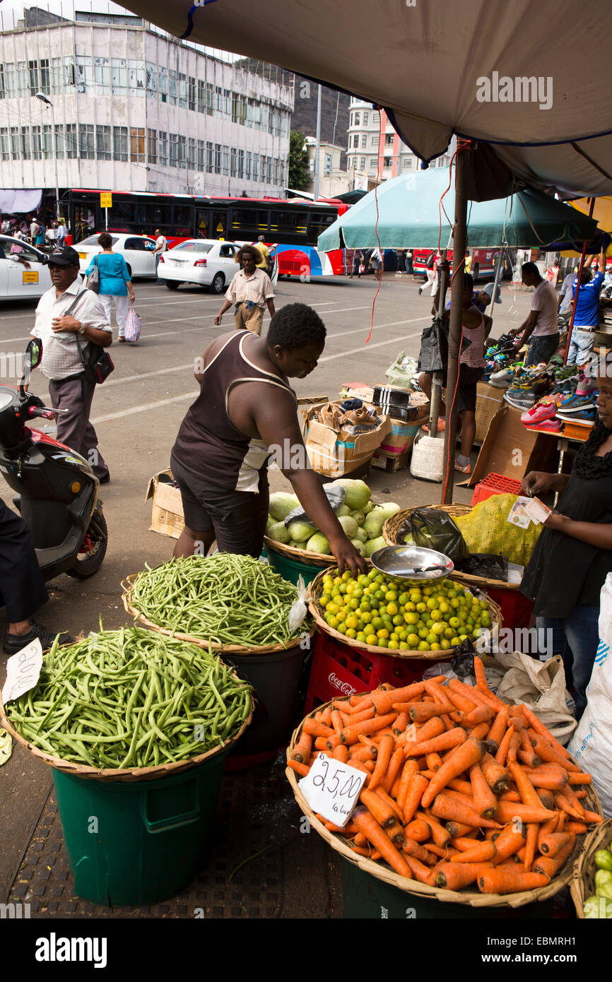 Maurizio, Port Louis, luogo Victoria Square, street market, vegetali in stallo Foto Stock