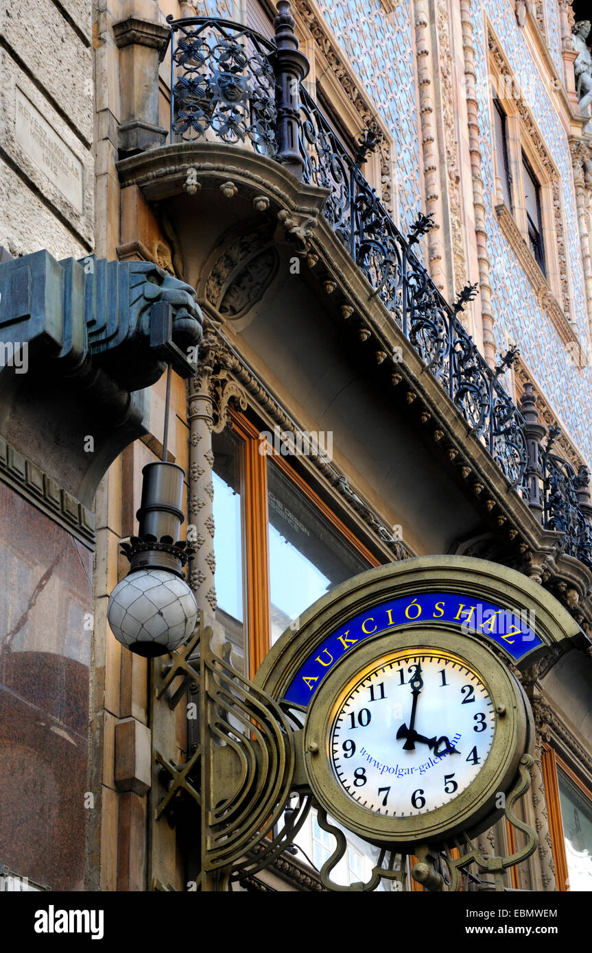 Budapest, Ungheria. Dettaglio del clock sulla casa d'aste a 11 Vaci itca (street ) Foto Stock
