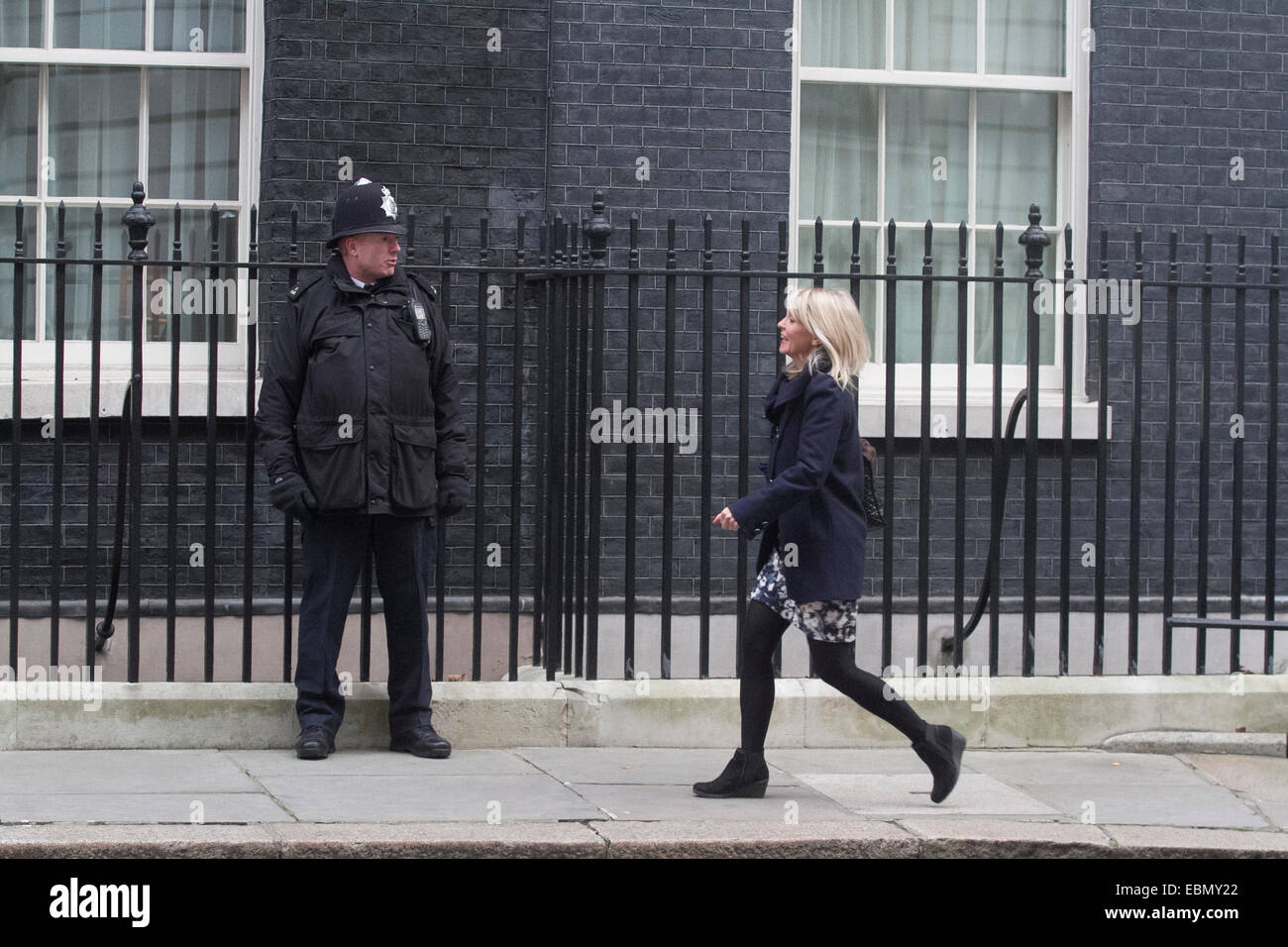 Westminster, Londra, Regno Unito. Il 3° dicembre 2014. Occupazione Segretario Esther McVey arriva al 10 di Downing Street per il cabinet briefing prima il Cancelliere George Osborne offre la sua dichiarazione d'autunno Credito: amer ghazzal/Alamy Live News Foto Stock