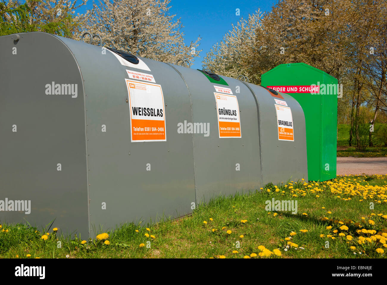 Bottiglia banche e una carità bin, Germania Foto Stock