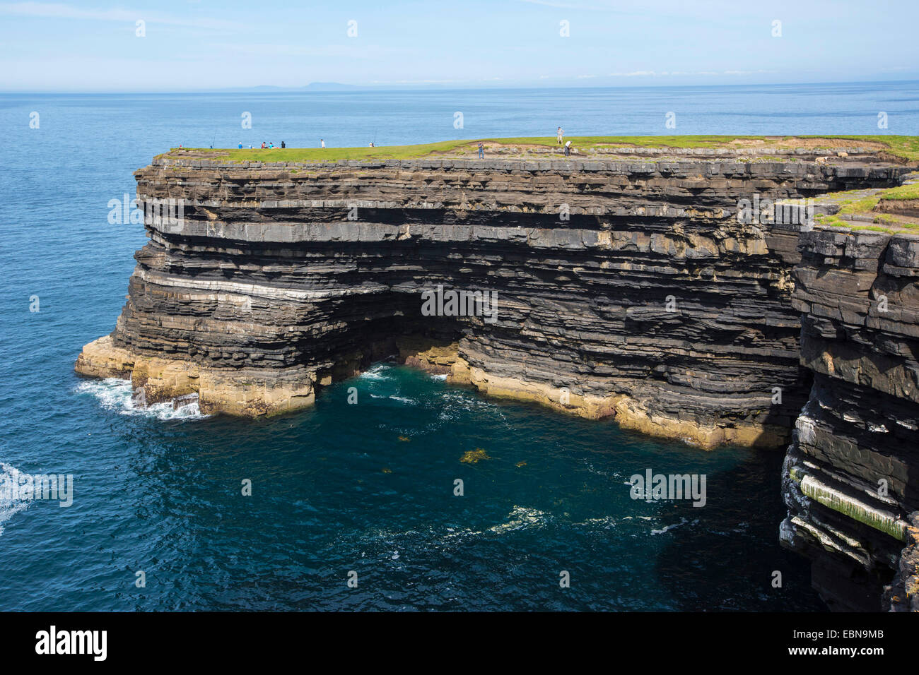 Linea di scogliera Downpatrick Head, Irlanda, nella contea di Mayo, Ballycastle Foto Stock