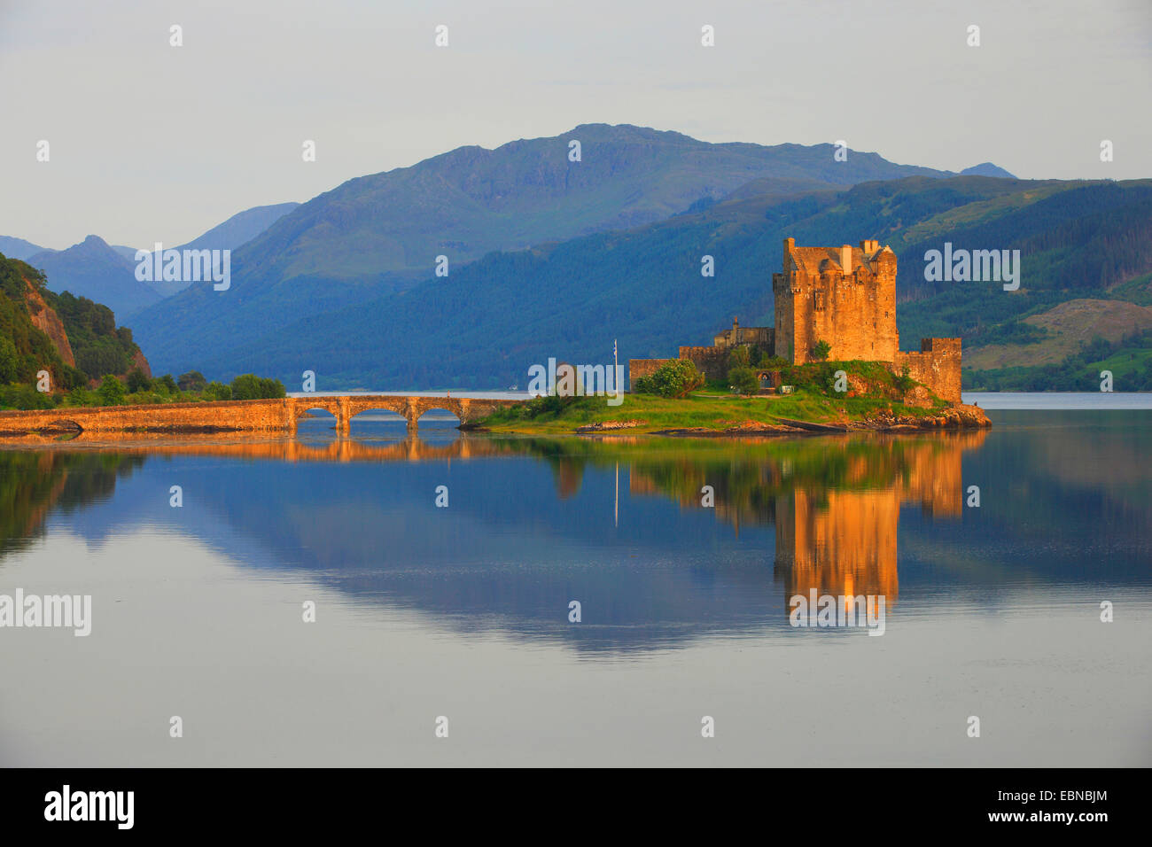 Eilean Donan Castle nella luce della sera, Regno Unito, Scozia Foto Stock