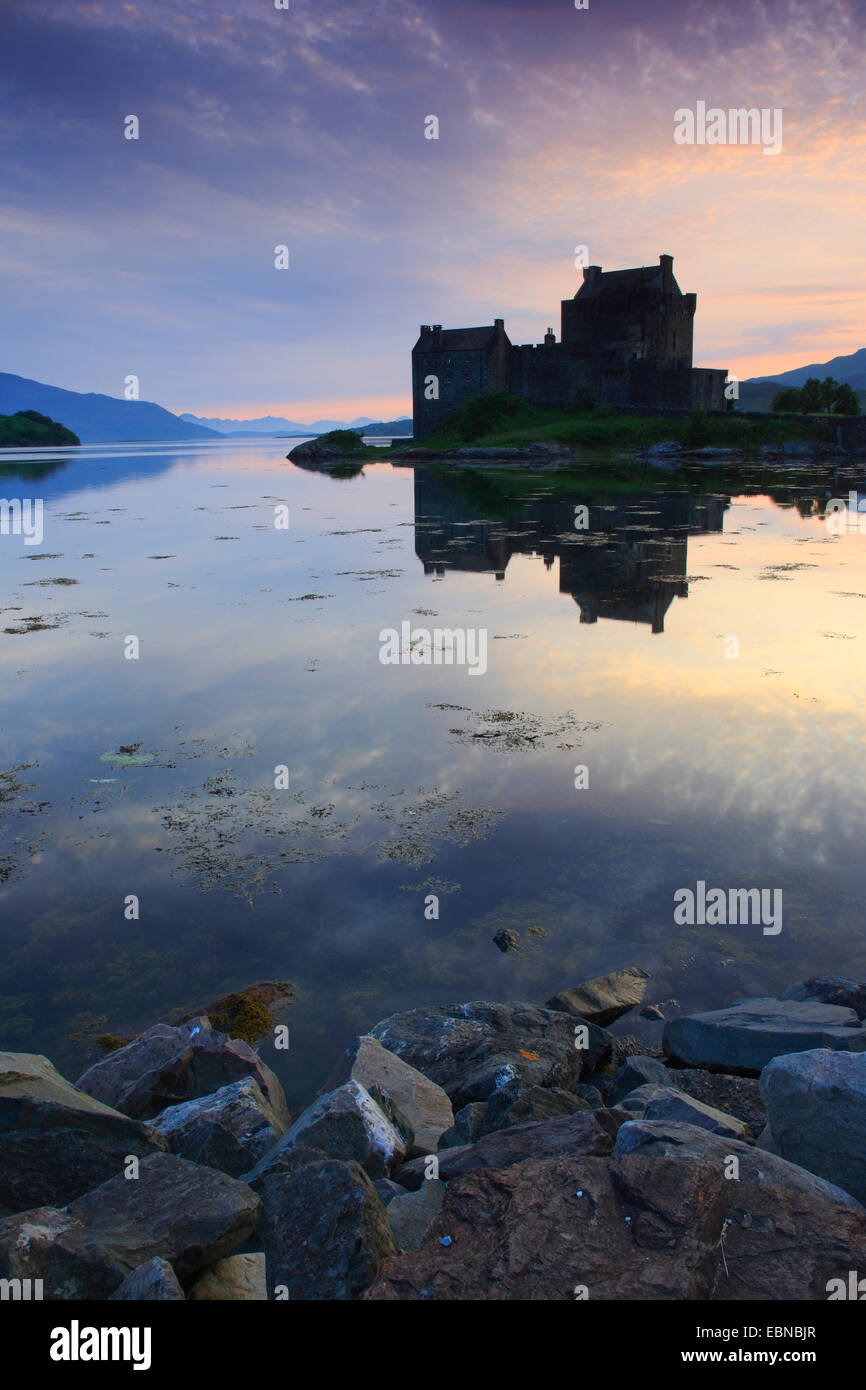 Eilean Donan Castle al crepuscolo, Regno Unito, Scozia Foto Stock