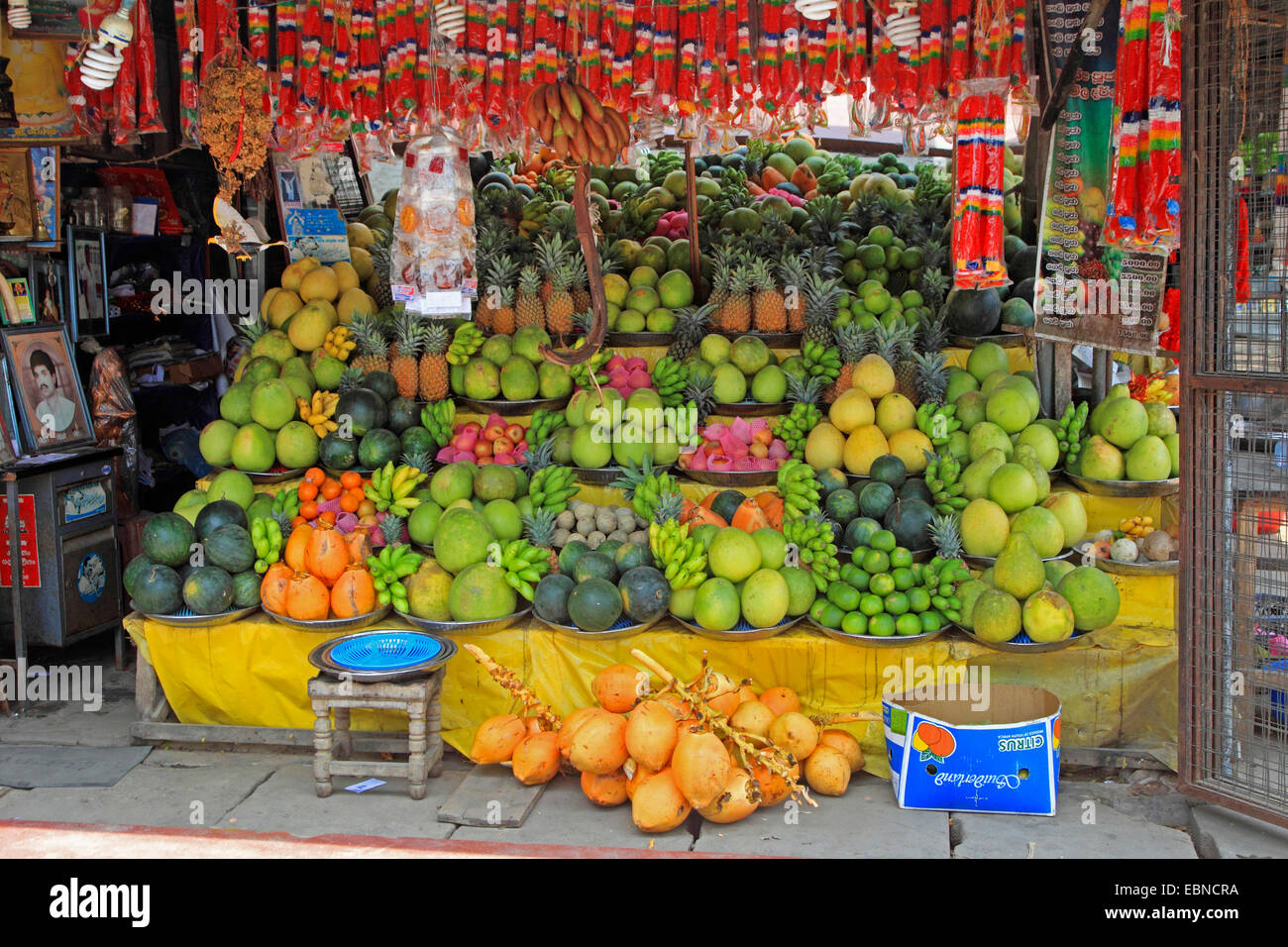 Frutta stand presso un mercato, Sri Lanka Sri Lanka Foto Stock