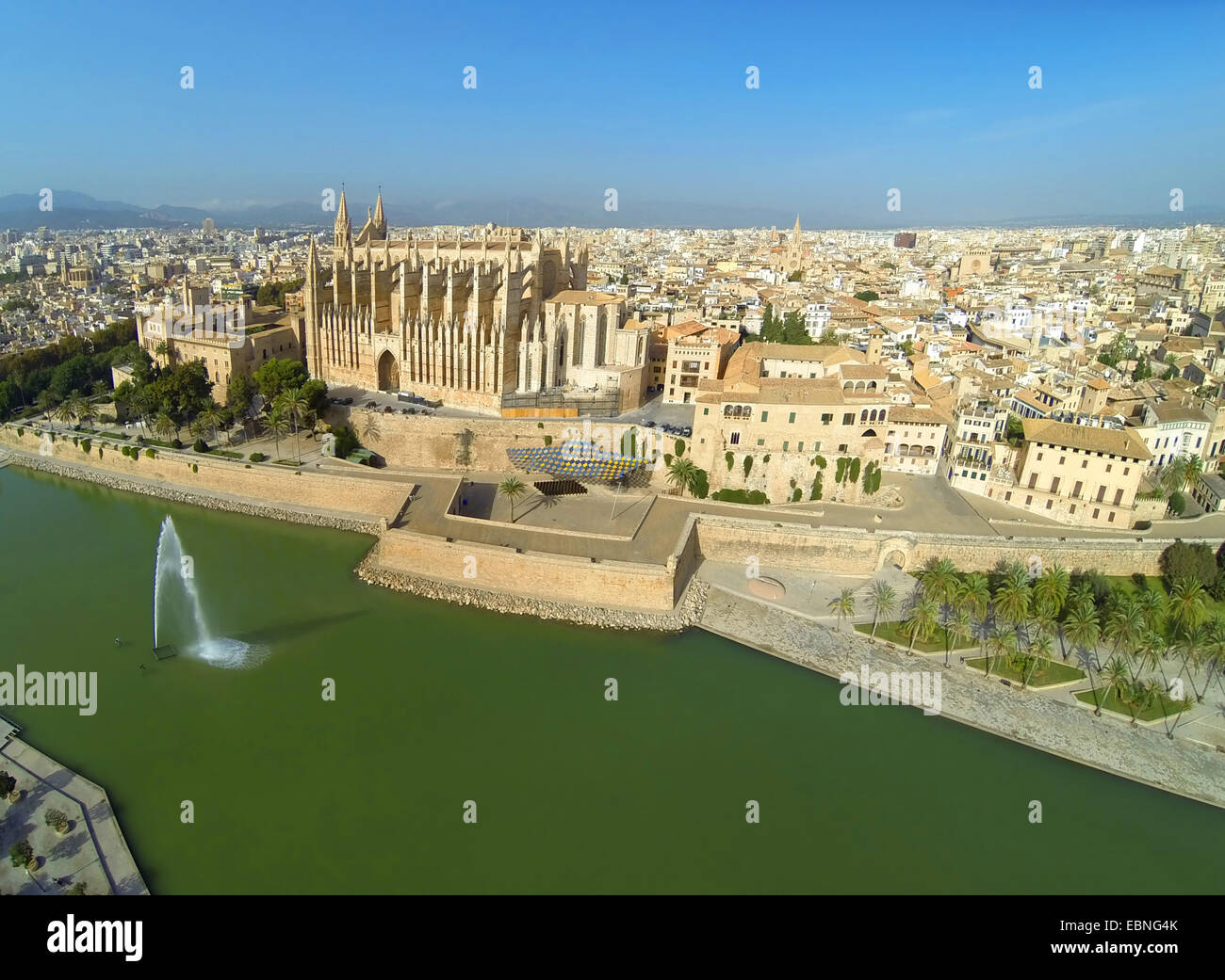 Vista aerea da Parc de la Mar di La Seu Cattedrale, Palazzo Reale di La Almudaina e il palazzo episcopale, Spagna, Balearen, Mallorca, Palma de Mallorca Foto Stock