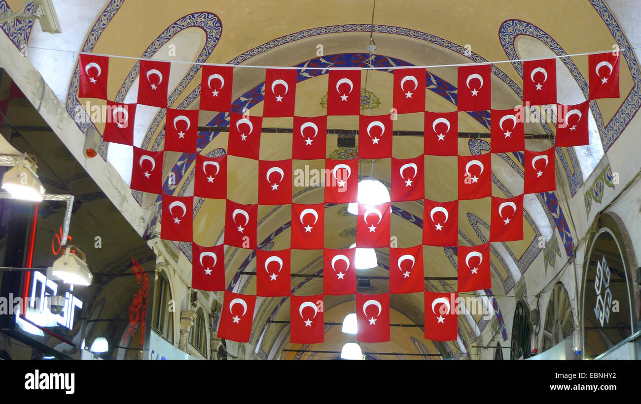 Il Grand Bazaar, turlish bandiere, Turchia, Istanbul, Eminoenue, Beyazit Foto Stock