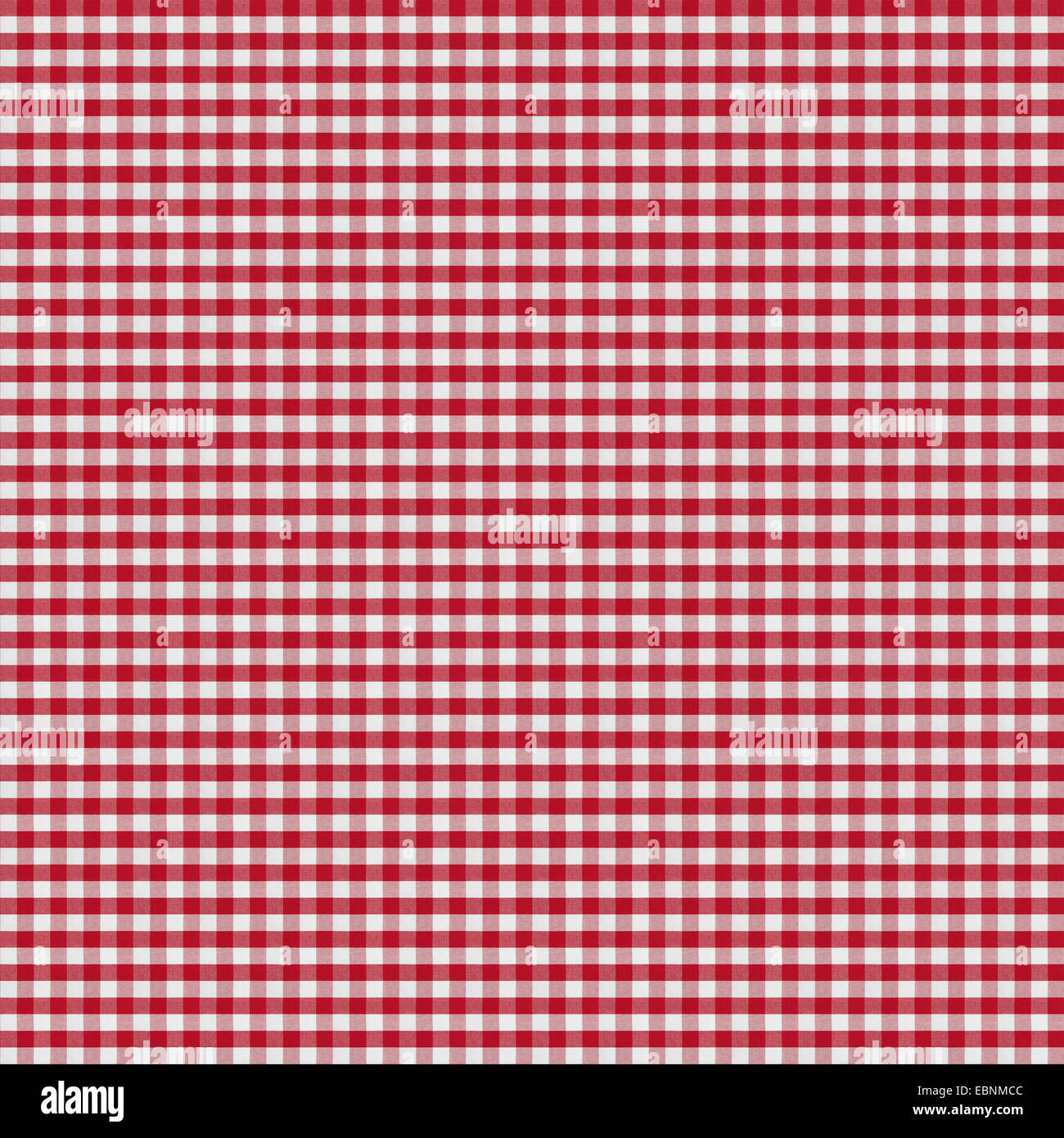 Tabella coperta da rosso a scacchi tovaglia o panno gingham Foto Stock