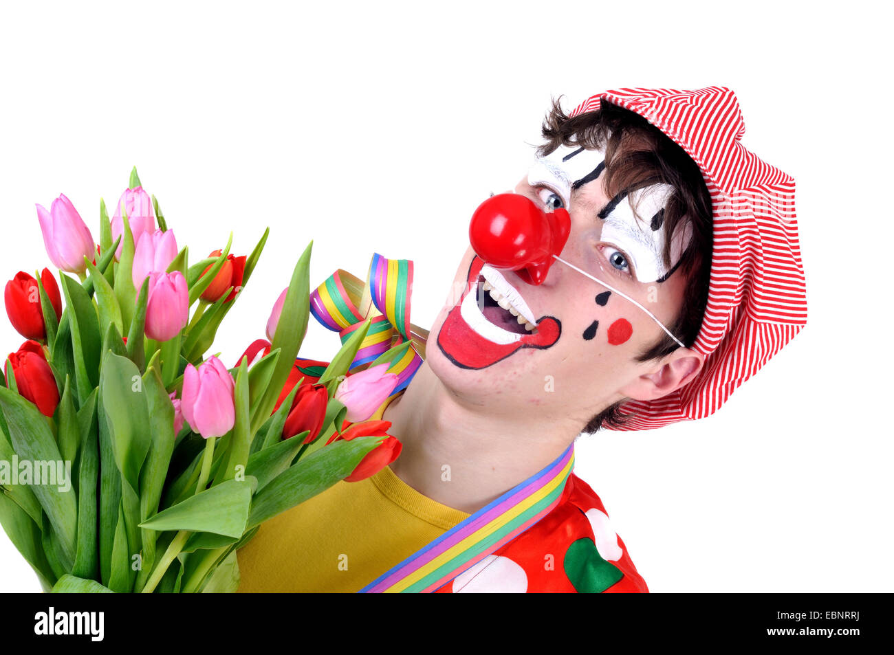 Funny clown con un mazzo di tulipani Foto Stock