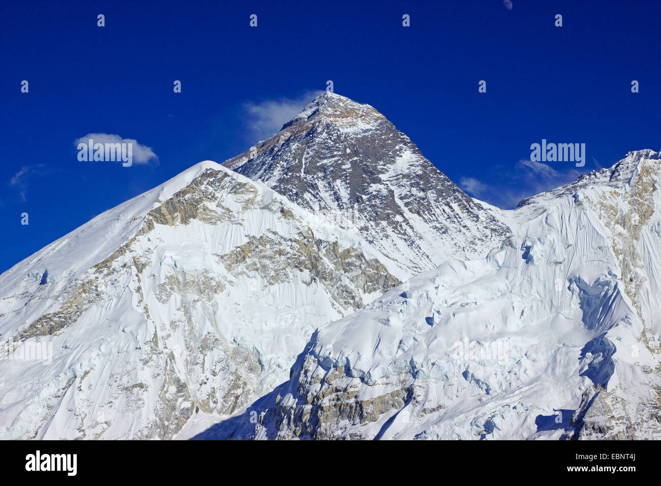 Mount Everst (di fronte ovest Shouder). Vista dal Kala Patthar, Nepal, Himalaya, Khumbu Himal Foto Stock