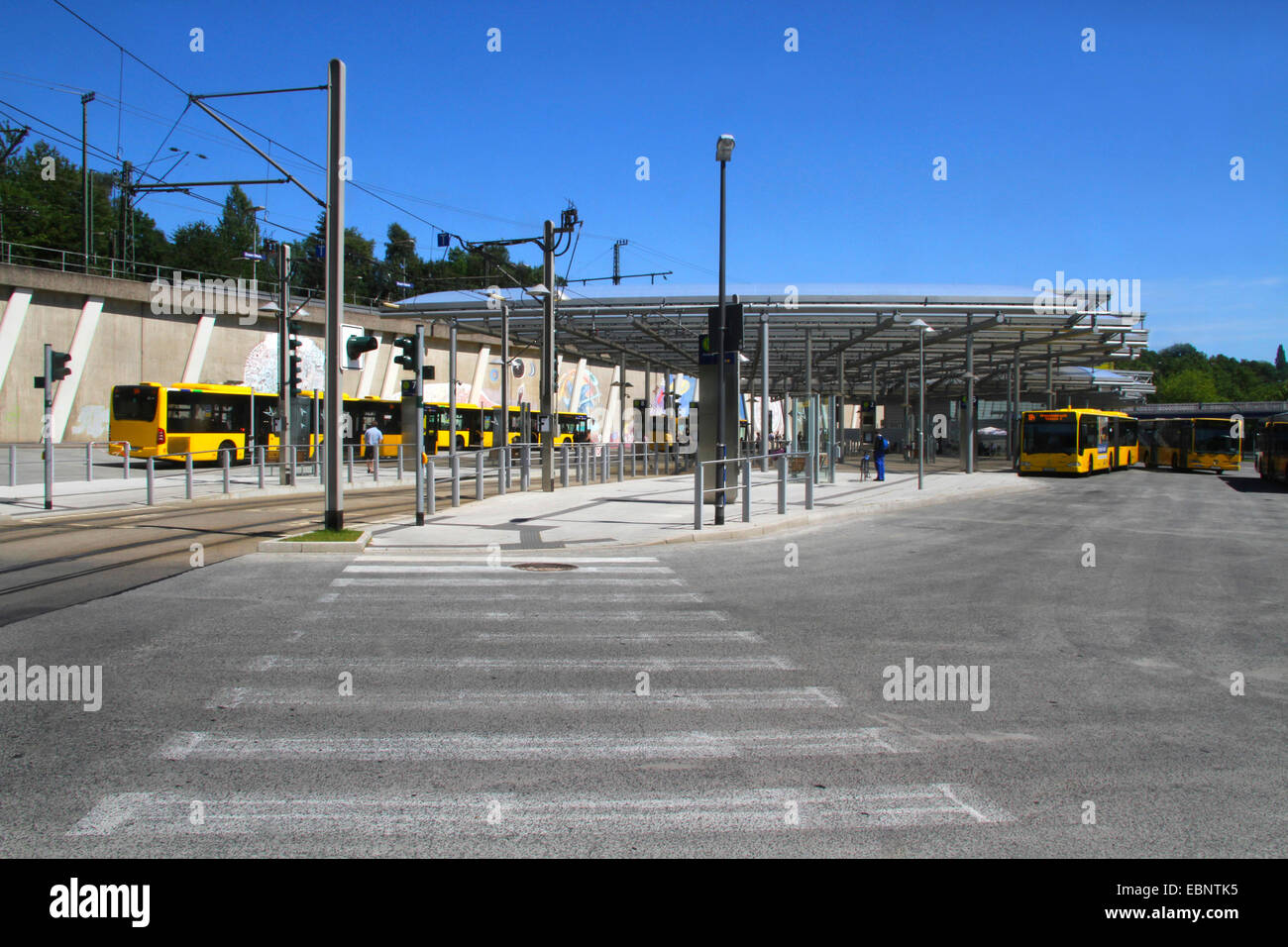 Bus e tram il terminale, in Germania, in Renania settentrionale-Vestfalia, la zona della Ruhr, Essen Foto Stock