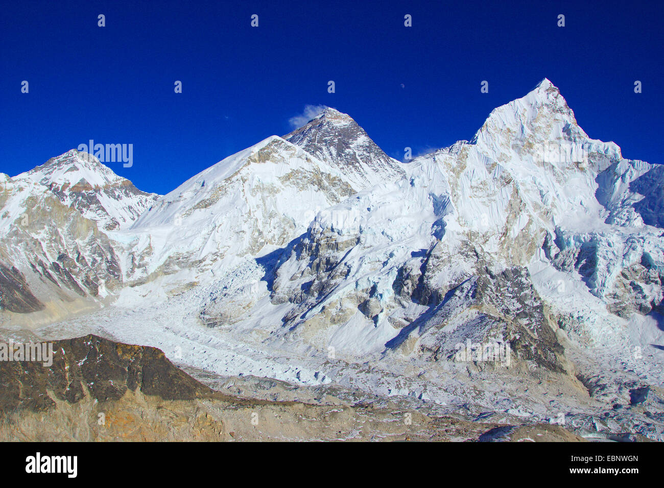 Changtse, Mount Everest (di fronte ovest spalla) e sul Nuptse. Vista dal Kala Patthar, Nepal, Himalaya, Khumbu Himal Foto Stock