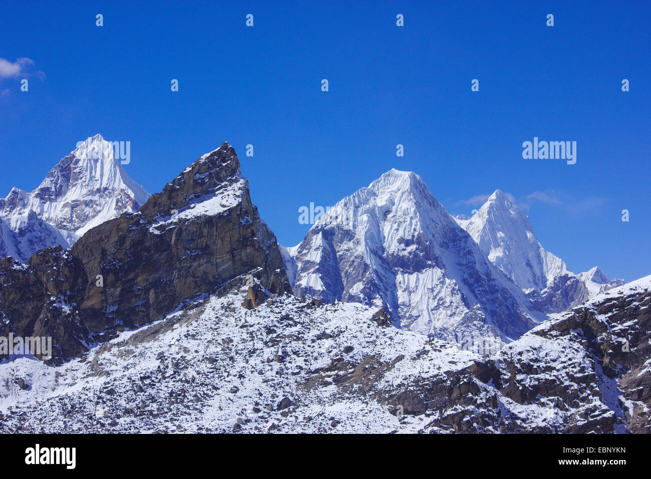 Drangnag Ri, Kang Korob e Menlungtse (Rolwaling Himal) vista dal Renjo La, Nepal, Himalaya Foto Stock