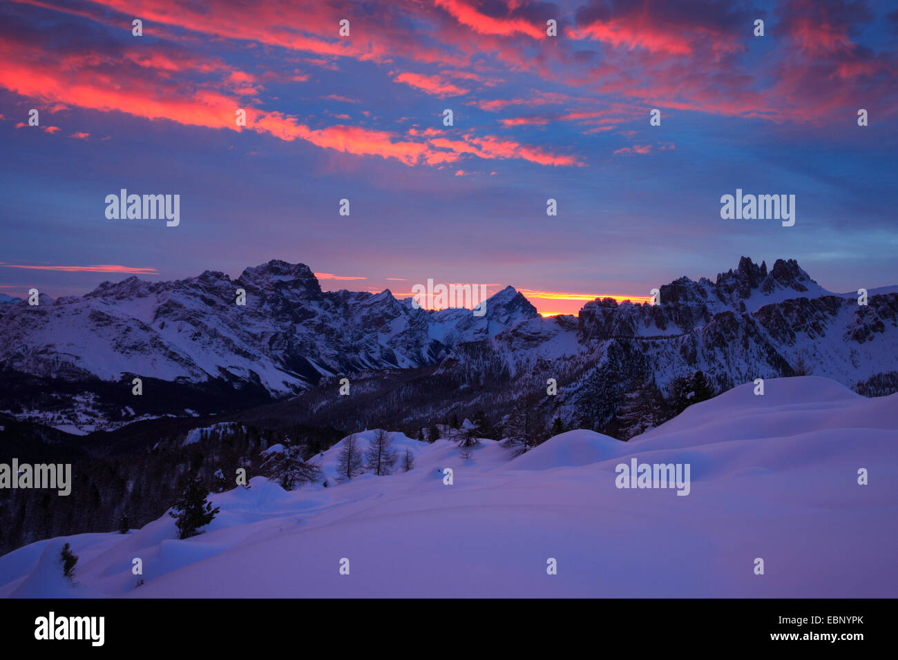 Sorapis, Antelao, Croda da Lago all'alba, Italia, Alto Adige, Dolomiti Foto Stock