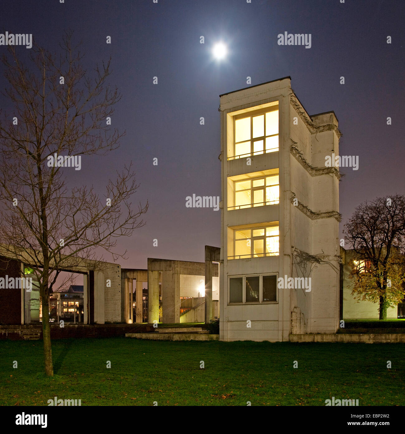 Giardino della Rimembranza alla luna piena, in Germania, in Renania settentrionale-Vestfalia, la zona della Ruhr, Duisburg Foto Stock