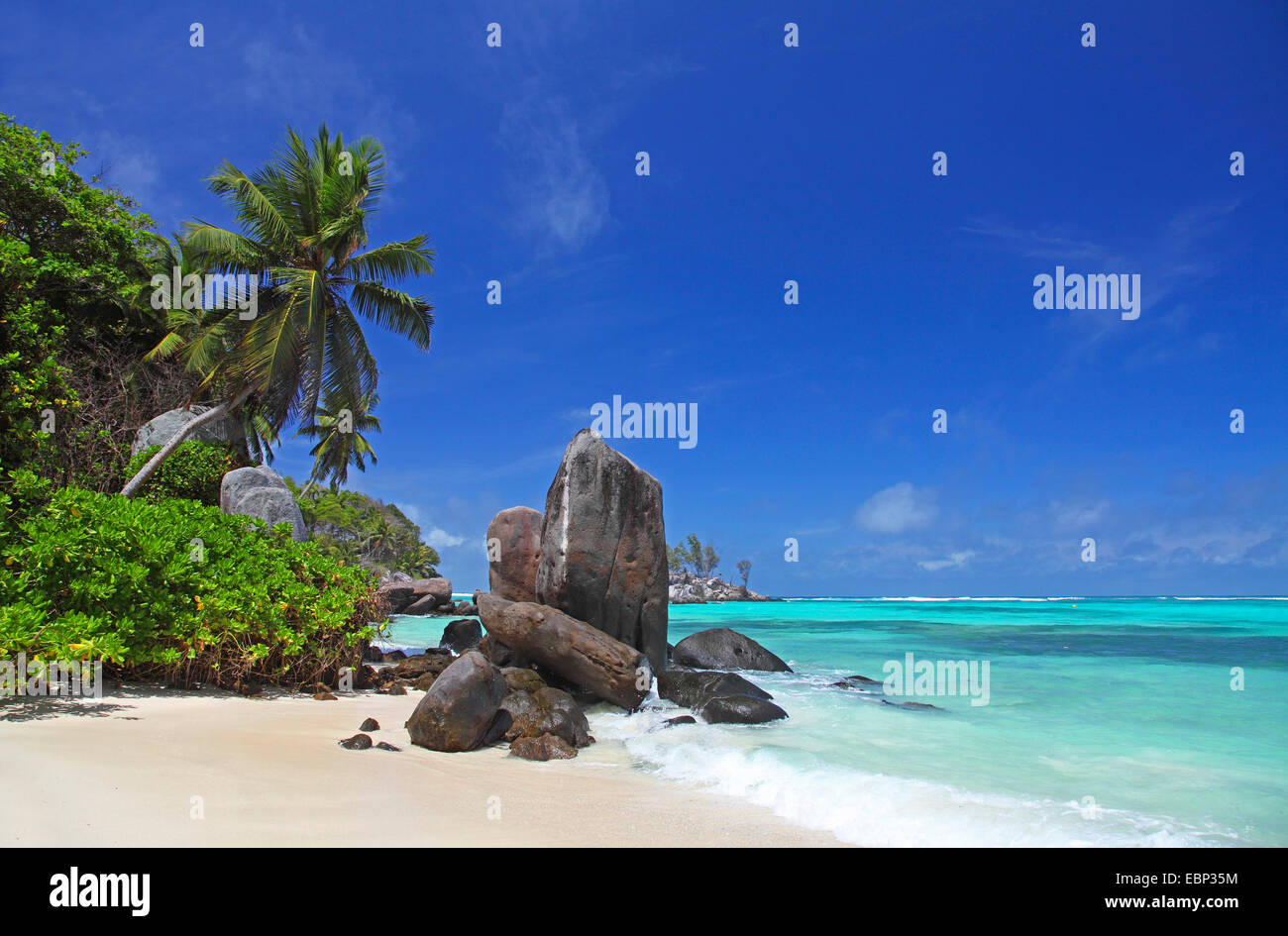Rocce di granito sulla spiaggia di Anse Forbans, Seychelles, Mahe Foto Stock
