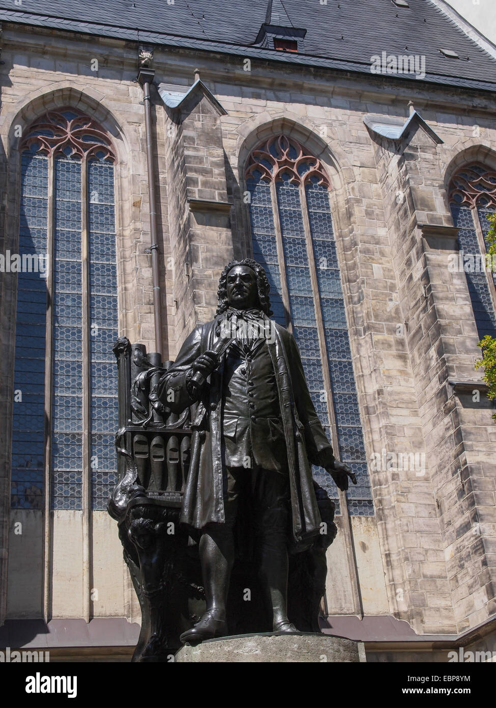 Il Neues Bach Denkmal significato nuovo monumento di Bach si erge sin dal 1908 nella parte anteriore del St Thomas Kirche chiesa dove Johann Sebastia Foto Stock