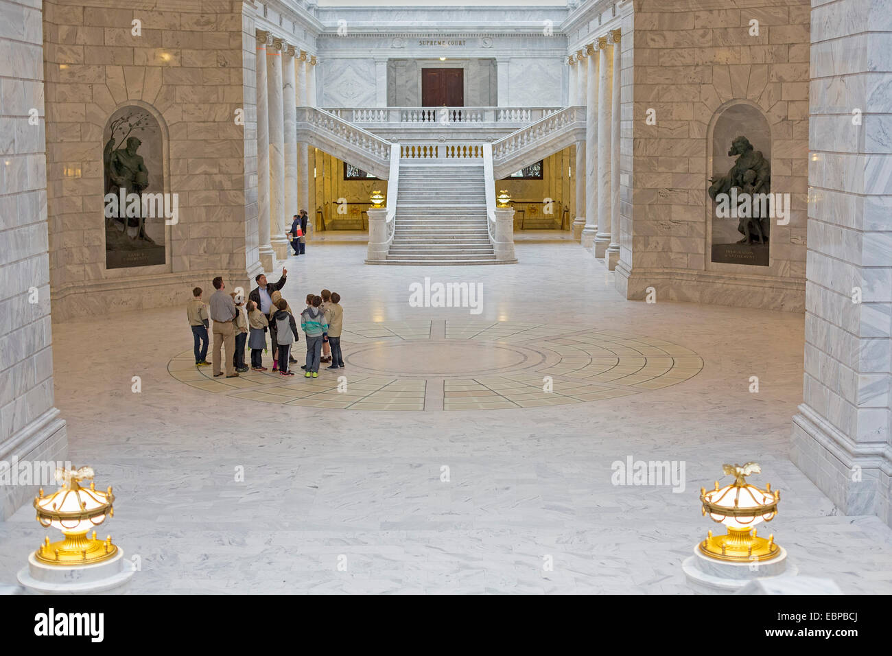 Salt Lake City, Utah - un gruppo di boy scout tours la Utah State Capitol. Foto Stock