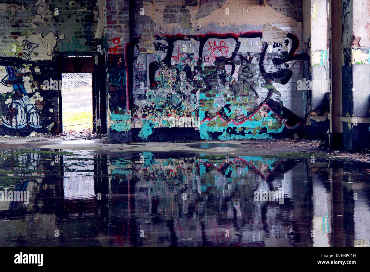 Graffiti, colore vernice spray, Contrasto, presentazione, pubblicità, wall art, riflessiva Foto Stock