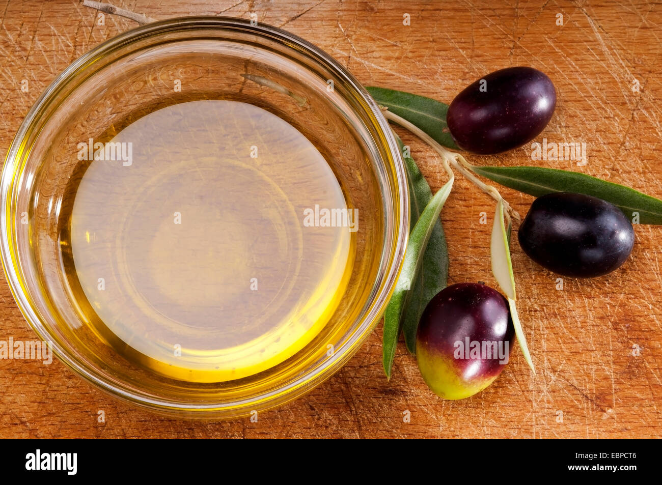 Il siciliano di olive raccolte in autunno, e pronto per la conservazione Foto Stock