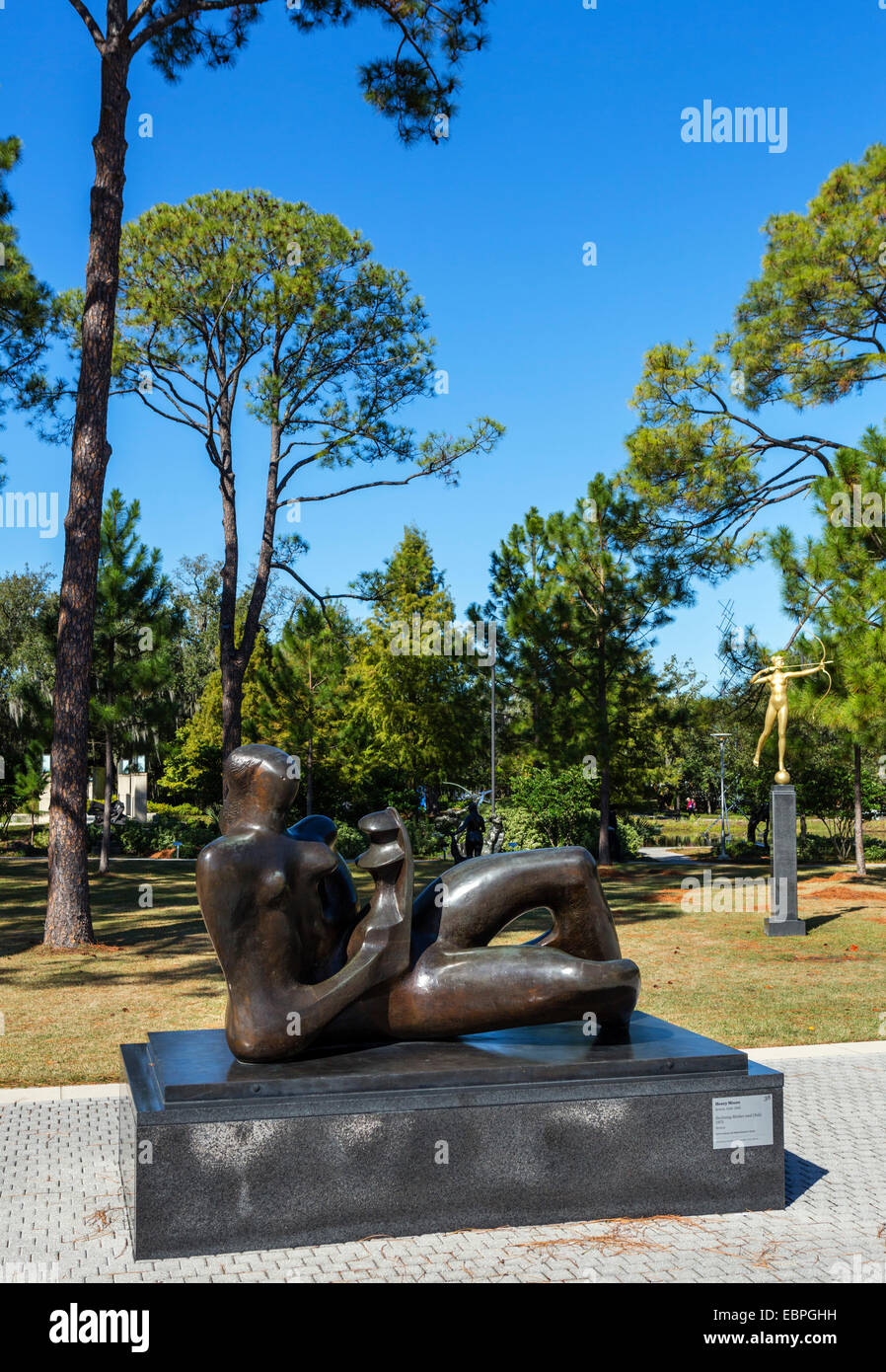 Henry Moore reclinabili "madre e bambino, 1975' nel giardino di sculture, New Orleans Museum of Art di New Orleans, Lousiana, STATI UNITI D'AMERICA Foto Stock