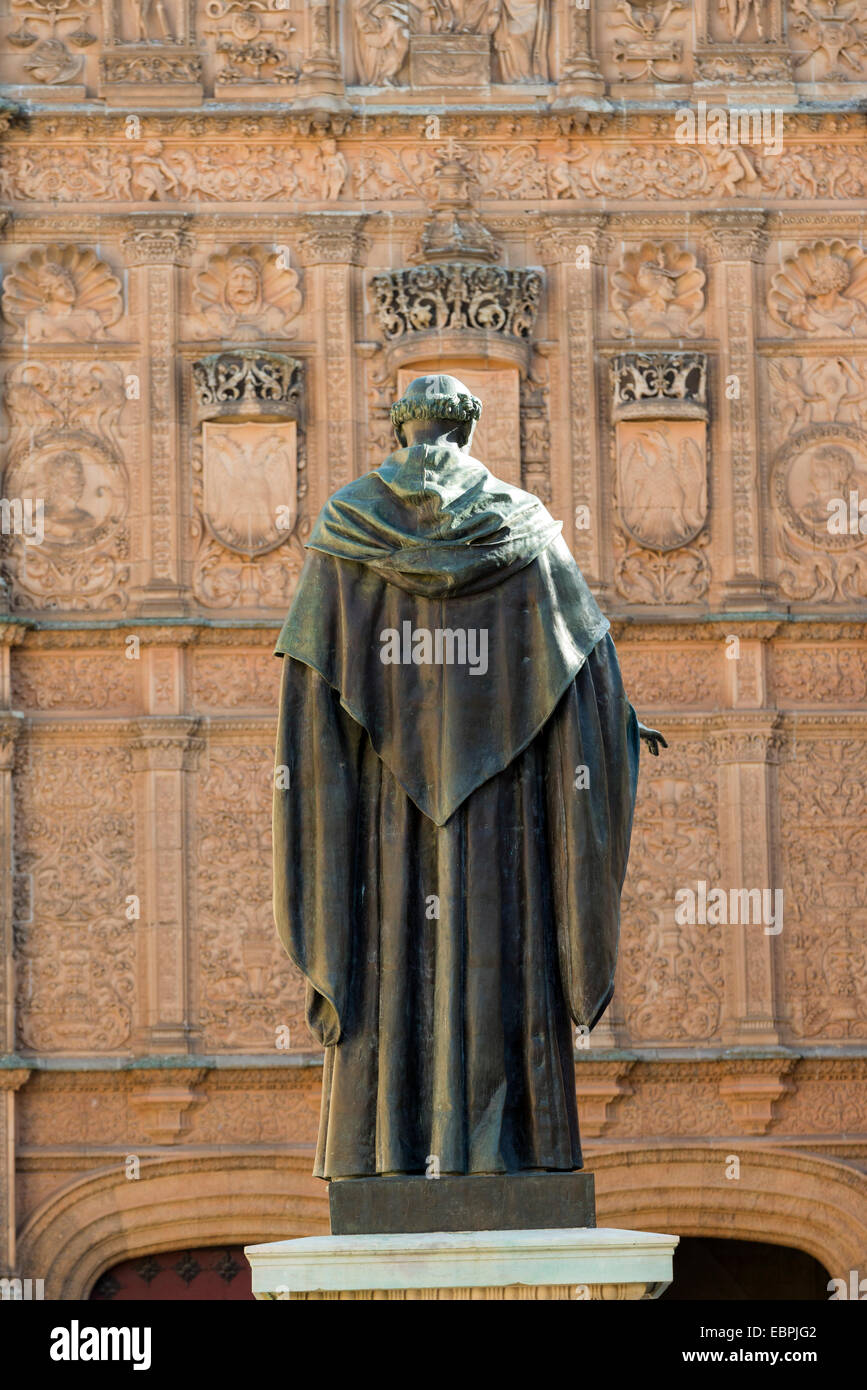 SALAMANCA, Spagna - 21 novembre 2014: Fray Luis de Leon e Università di Salamanca, Spagna, XV secolo. La vecchia città di Salamanc Foto Stock